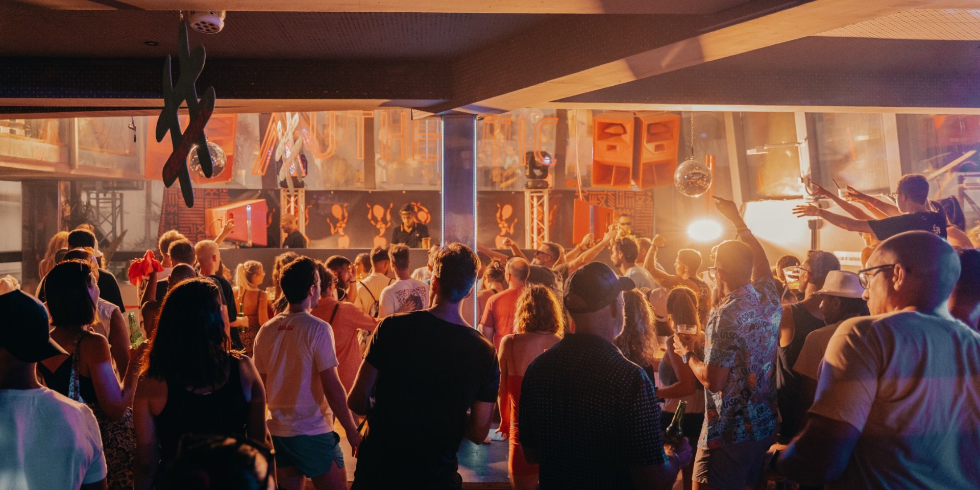 Venue Entertainment Programming 2026: The Seasonal Residency Playbook for Beach Clubs and Hotels